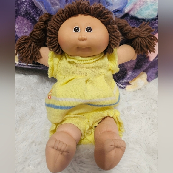 1985 Cabbage Patch Girl Doll - Picture 1 of 6